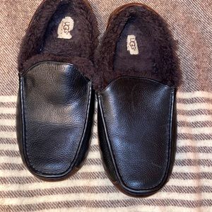 black w/brown trim ugg slippers